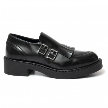 Woman's shoe in black...