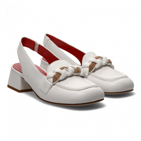 Pas de Rouge slingback in white leather with white and gold chain