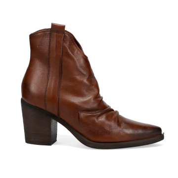Zoe Sylvie ankle boot in...