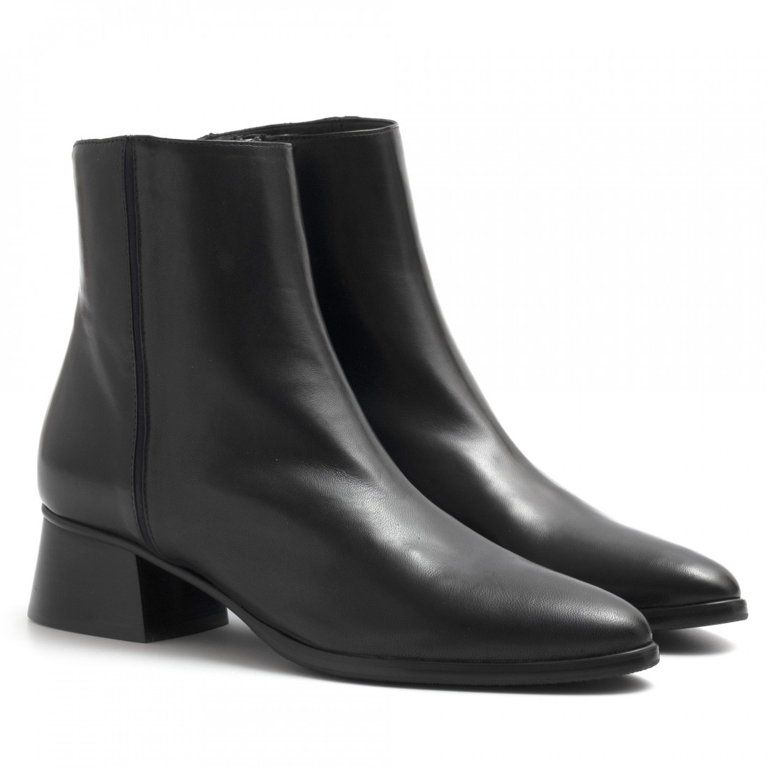 Lorenzo Masiero dark blue ankle boot in nappa leather with low heel