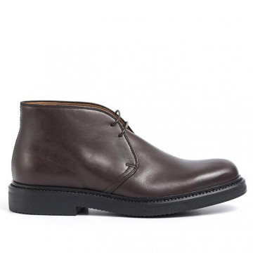 Classic and confortable shoes in brown leather
