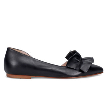 Pointed ballet flat in...