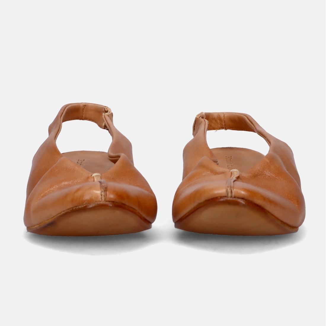 Kudetà slingback in soft tan leather with low heel
