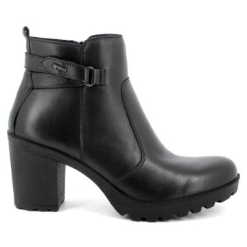 Igi&Co ankle boots in black...