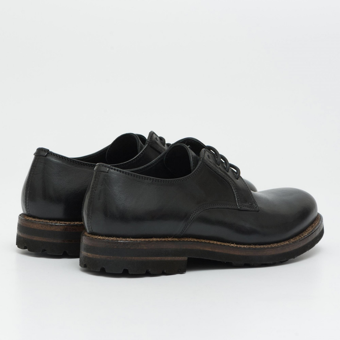 Derby-Schuhe aus schwarzem Leder