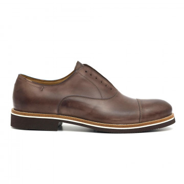 Oxford shoes in very soft hand waxed brown leather