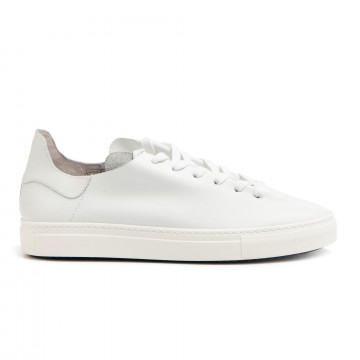 Sneakers in white unlined leather