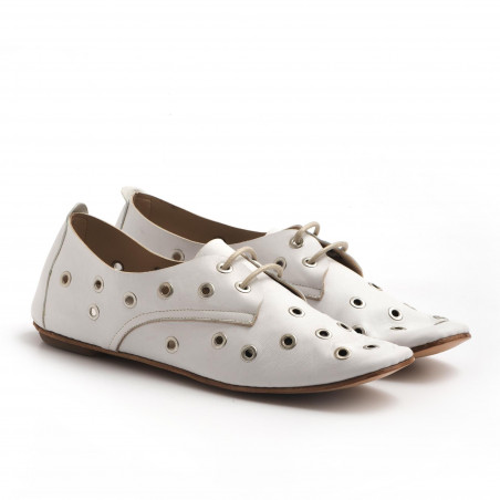 White lace up shoes perfored leather