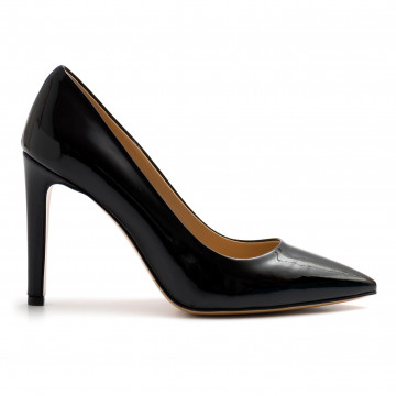 High heel pumps in black patent leather