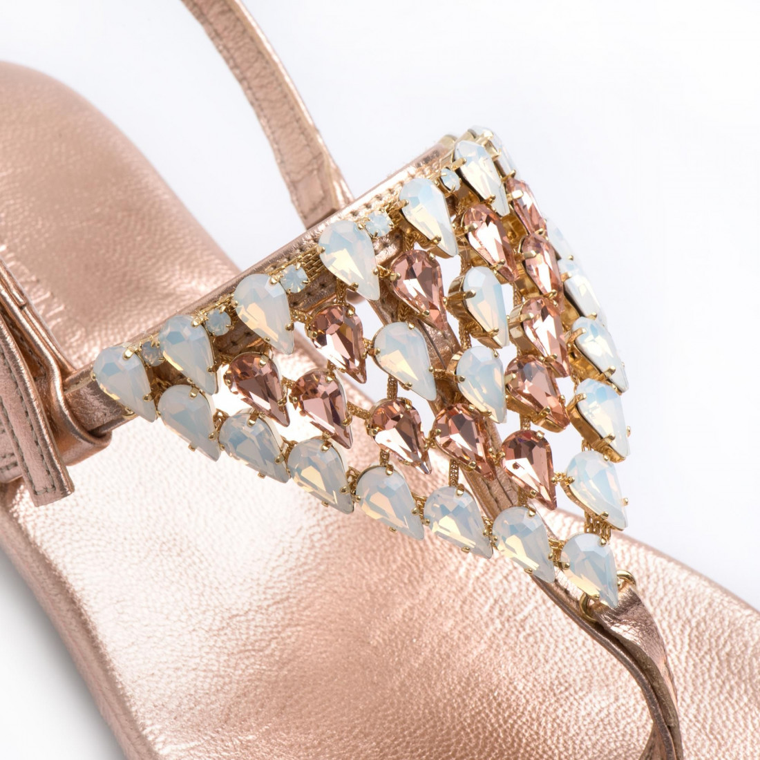 Flip flop sandals in copper leather with strass