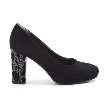 Pump in black suede with fancy high heel