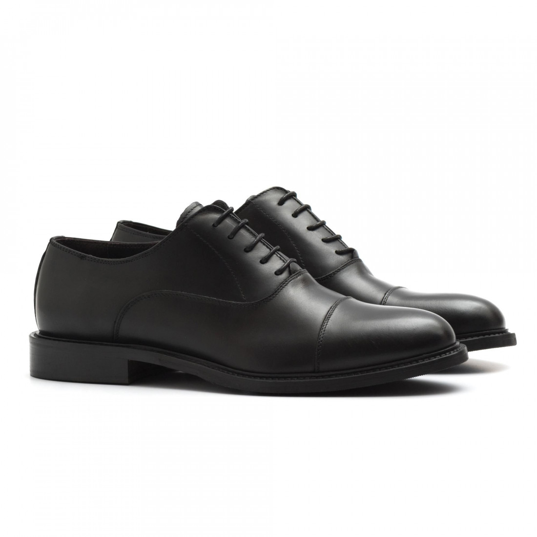 Oxford shoes in smoth black leather