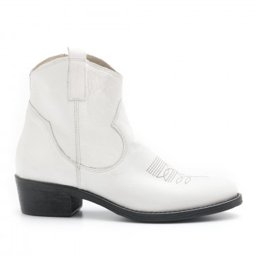 White leather KEB tex booties with low heel