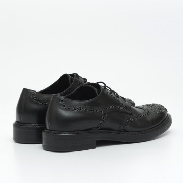 Lace up derby shoes in black leather with studs