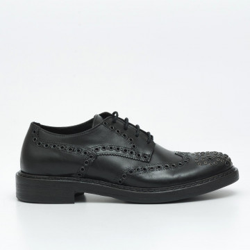 Lace up derby shoes in black leather with studs