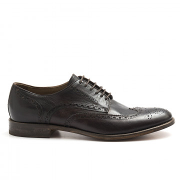 Zapato derby marrón oscuro con perforaciones de J. Wilton