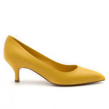 Low heel White D pump in yellow leather