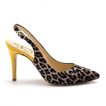 Leopardo de Chanel L'Arianna con tacón amarillo