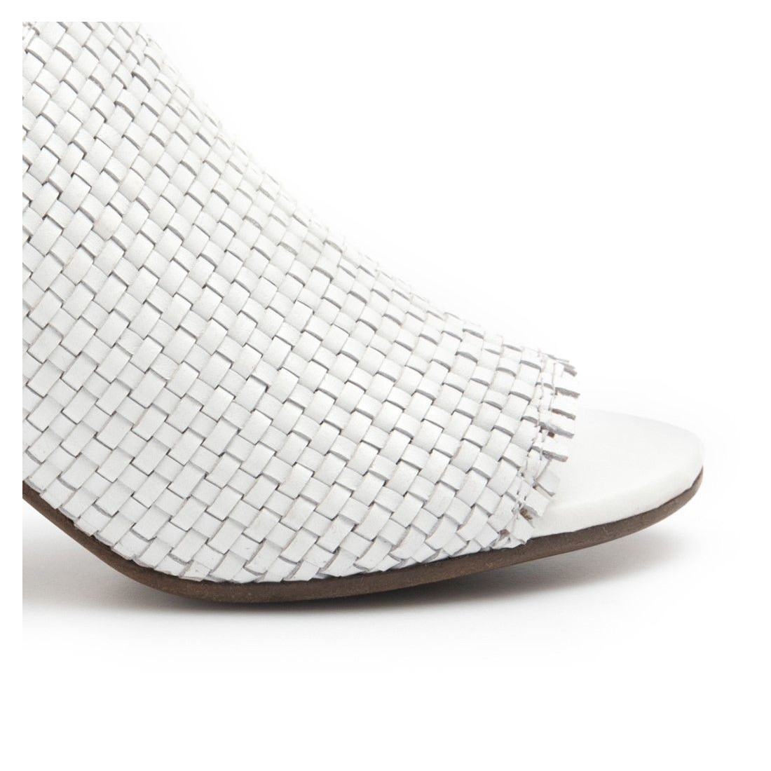 Weiß gewebte Zoe-Sandaletten aus Leder
