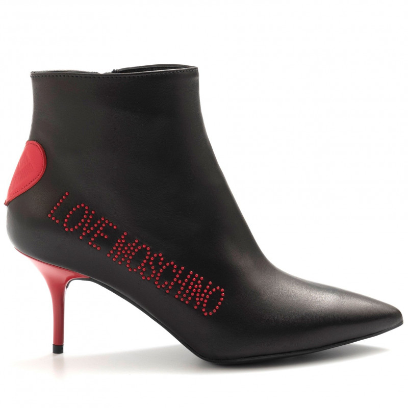 love moschino boots