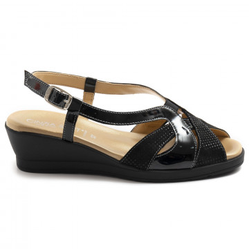 Cinzia Soft zwarte sandaal met lage sleehak en zacht voetbed