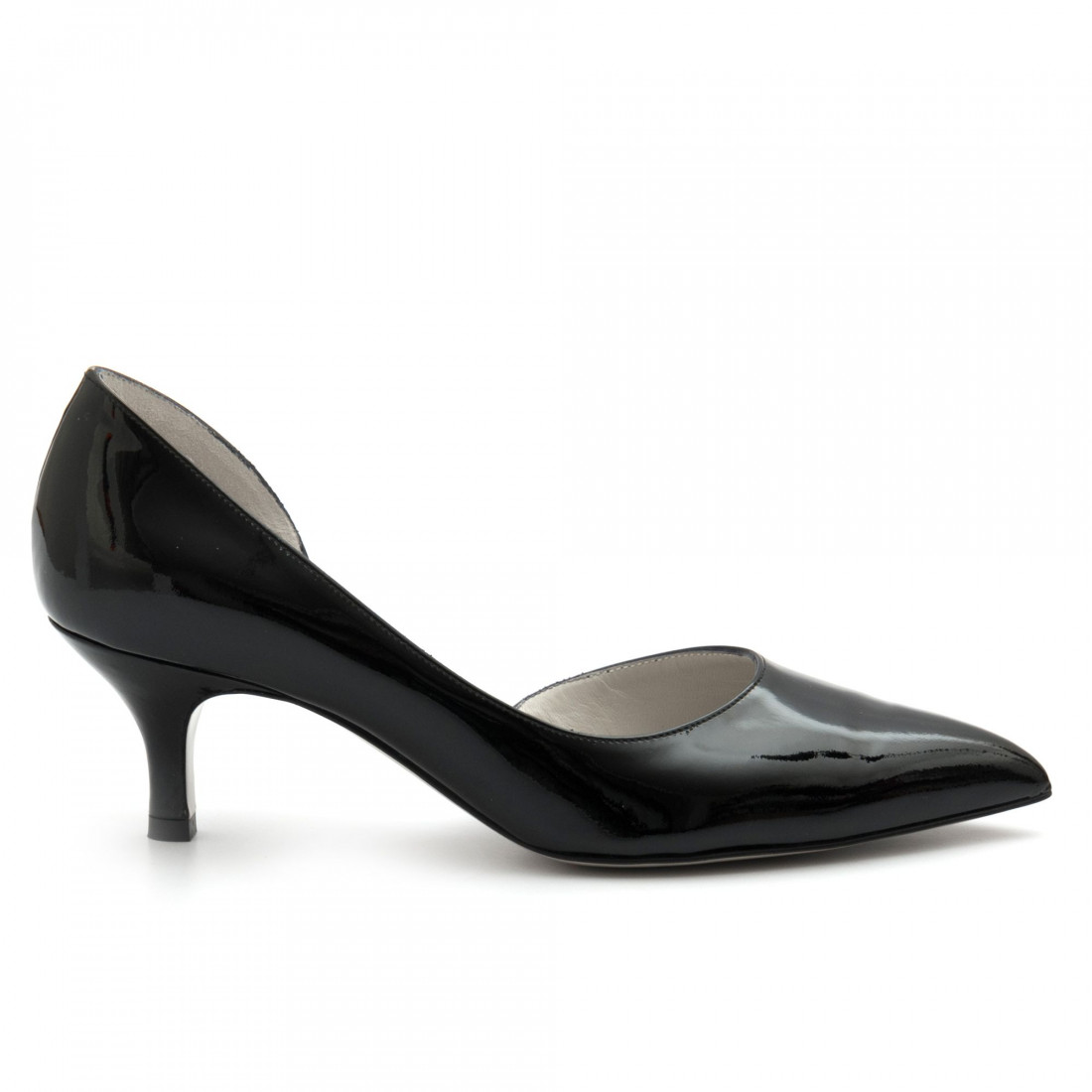 Low heel White D pump in black patent leather