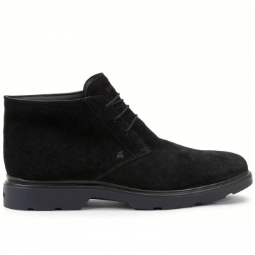 Route desert boots in black suede