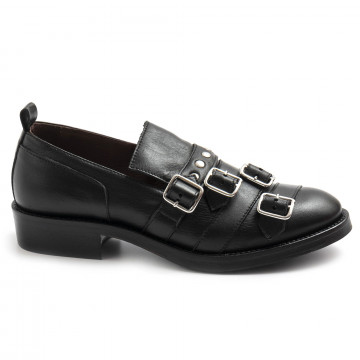 Zapato de mujer Le Bohemien negro con hebillas y tachuelas