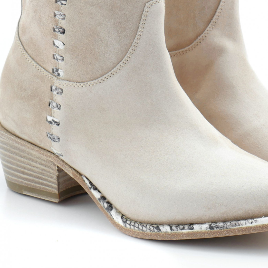 Laura Bellariva Womens Camperos Ankle Boot In Beige Leather