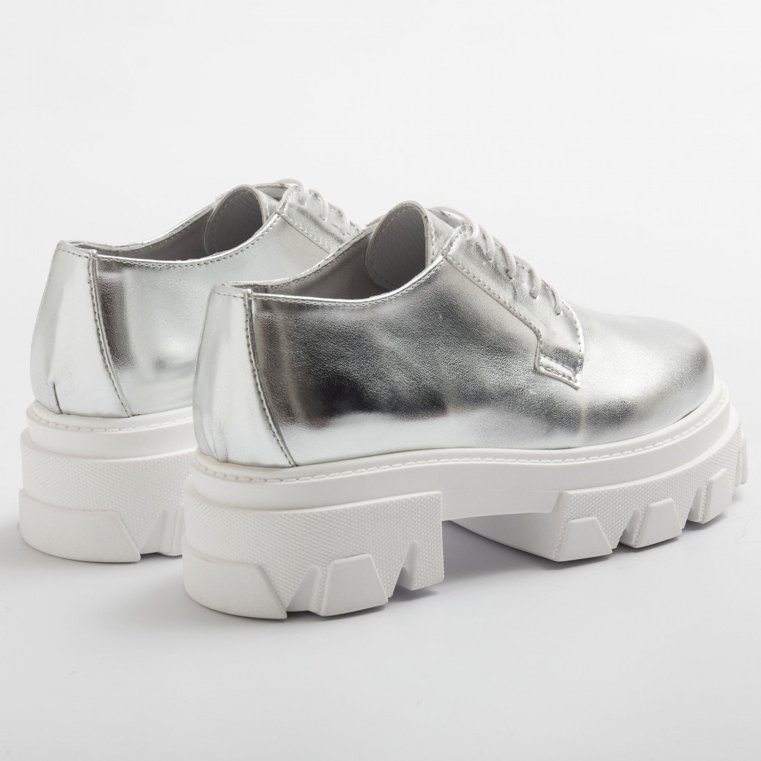 Combat dames derby schoenen in zilver metallic leer