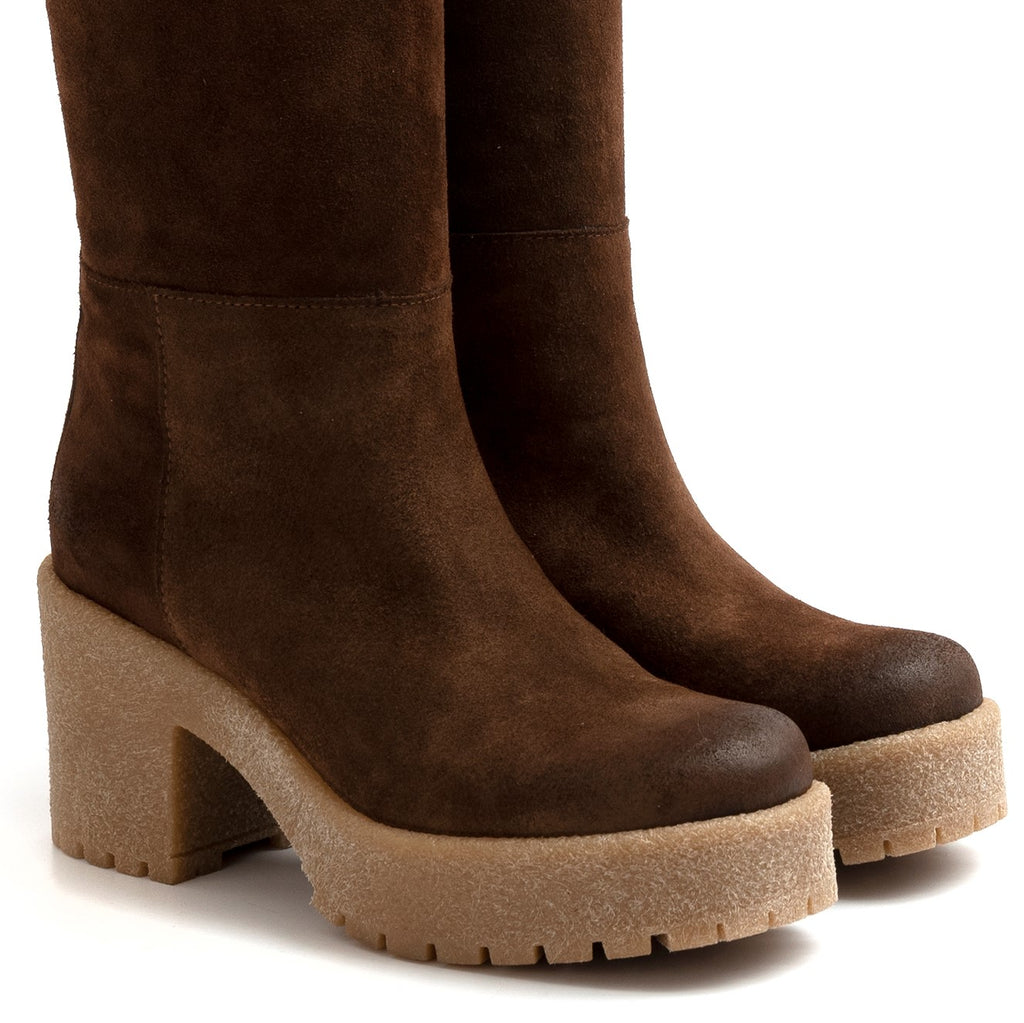 Les Tulipes brown suede heeled boot with sole