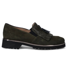 Zapato sin cordones de mujer Sangiorgio en ante verde con flecos y borlas