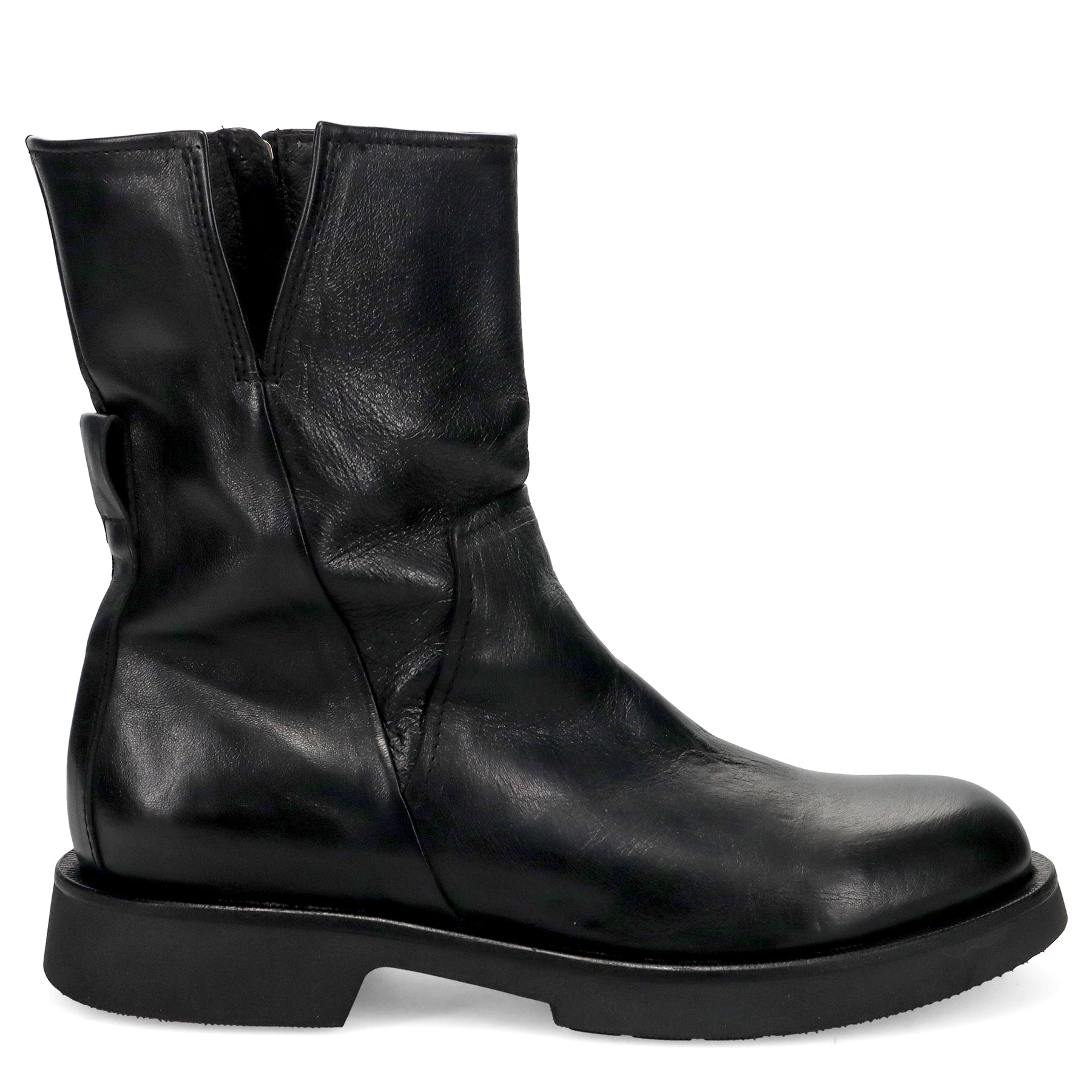 AI25---pawelks---W1172CALIF NERO