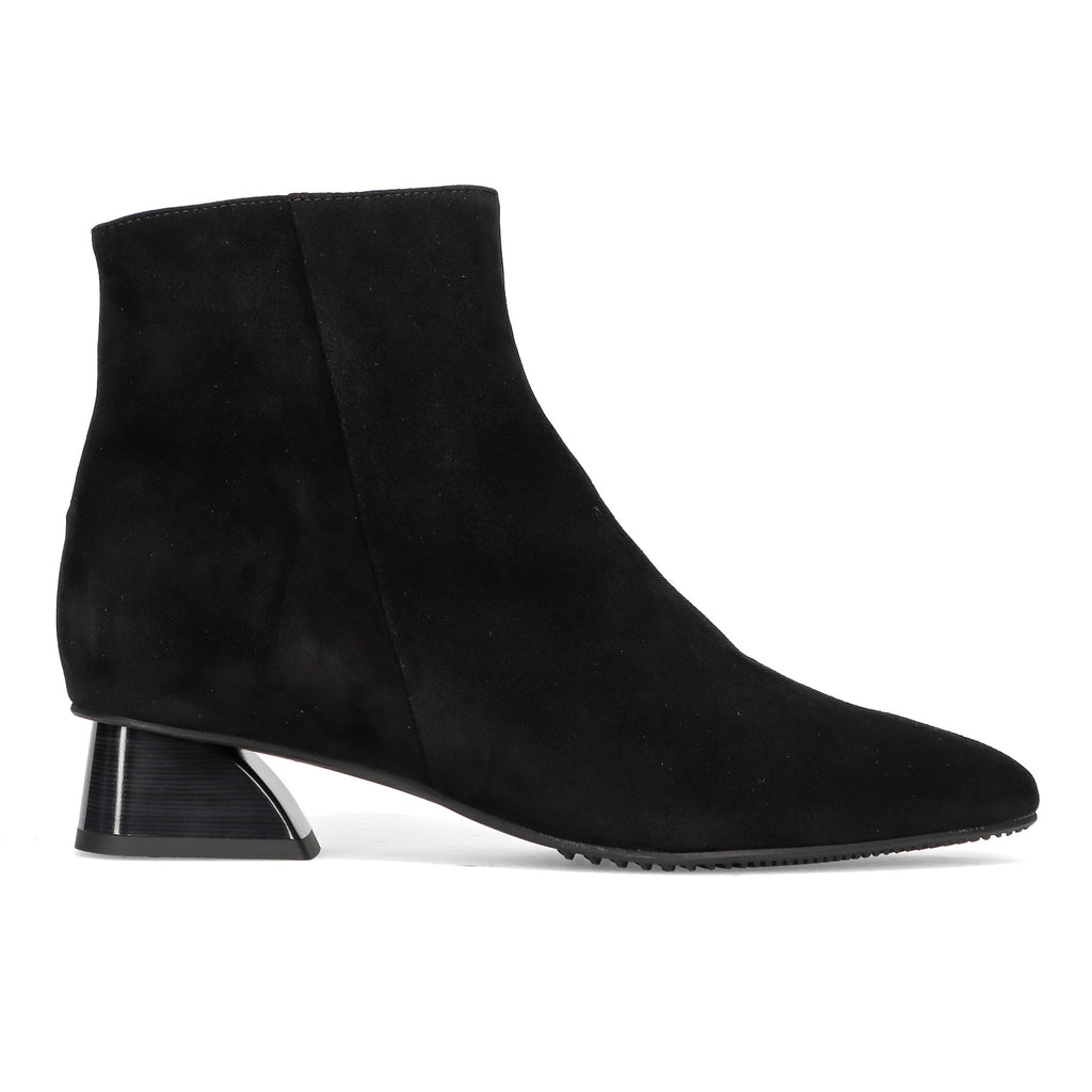 BRUNATE: Verfijnde dames enkellaars in waterafstotend zwart suede met comfortabele hak