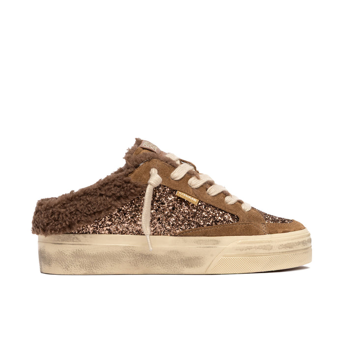 Crime London: Damen-Sneaker-Sabot Soho aus braunem Wildleder und bronzefarbenem Glitzer mit Teddyfutter