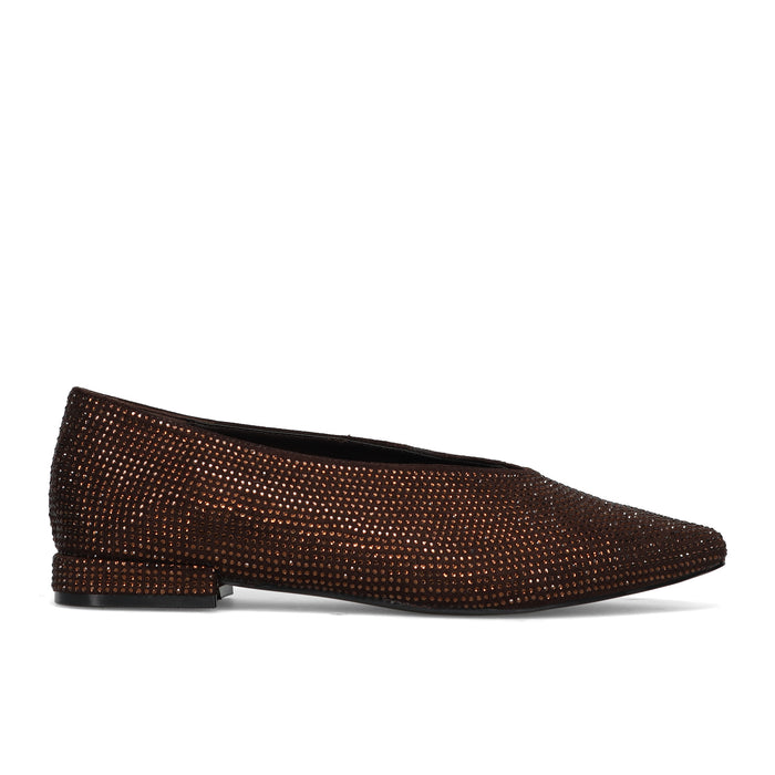 CRISTIN: Refined women's flat pointed-toe shoe in brown fabric with rhinestones and a V-neckline