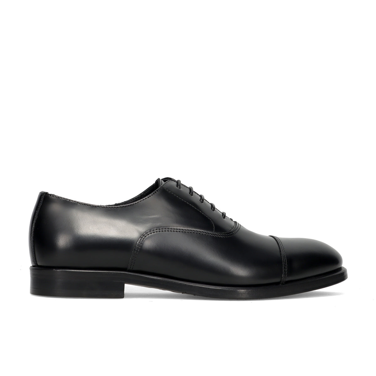 J. WILTON: Eleganter Herren-Oxford-Schnürschuh aus schwarzem Leder mit Zehenkappe