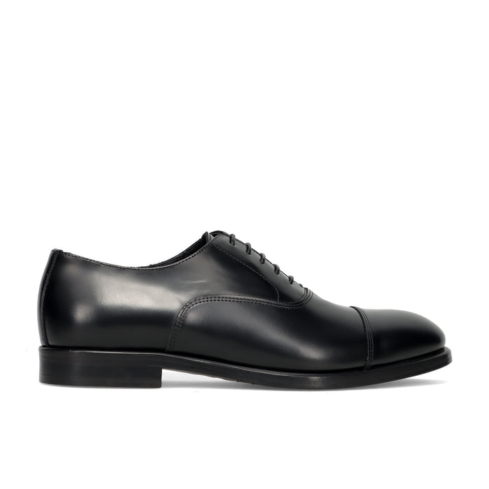 J. WILTON: Elegant men's black leather oxford lace-up shoe with toe cap