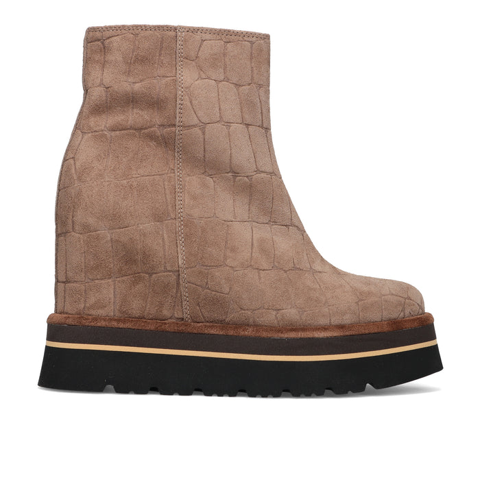 SANGIORGIO: Damesenkellaars van suède met croco-print in beige, met interne sleehak