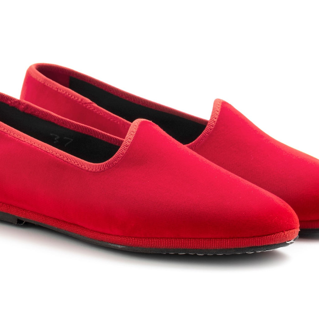 Traditional Friulane Cristina di Milano in red lacquer velvet