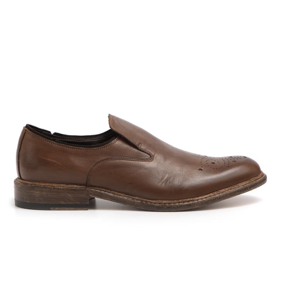 HUNDRED: Handgefertigter Herren-Slip-on von Hundred aus braunem Leder mit Lochmuster