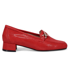 Mocasín de mujer sangiorgio rojo en piel estampada tejus y tacón bajo