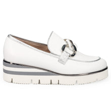 Dames mocassin Sangiorgio in wit leer met comfortabele sleehak