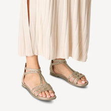 Flacher Gladiator-Sandalette Tamaris beige mit geometrischen Platin-Dekorationen