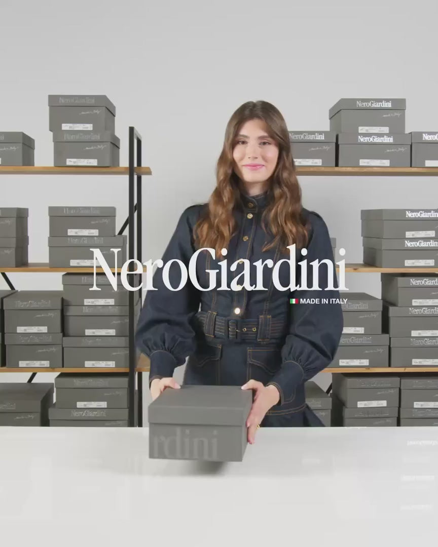 Sneakers aus Veloursleder und Leder in Dunkelbraun